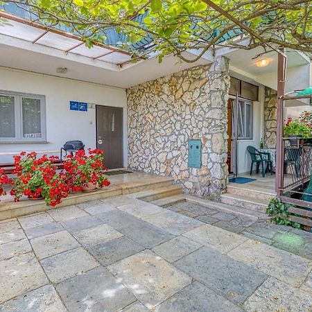 Apartments Bastovanovic Ровин Екстериор снимка