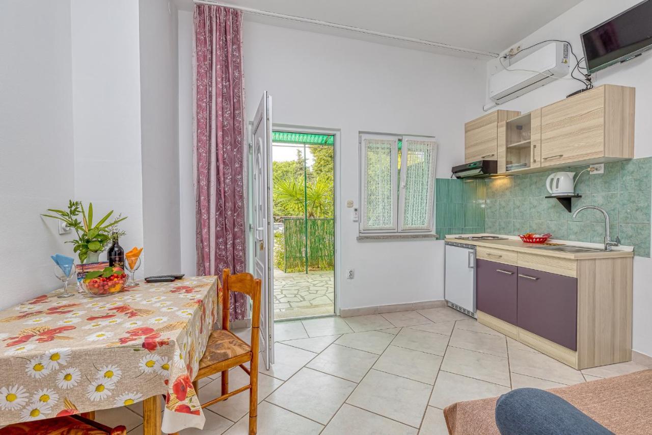Apartments Bastovanovic Ровин Екстериор снимка