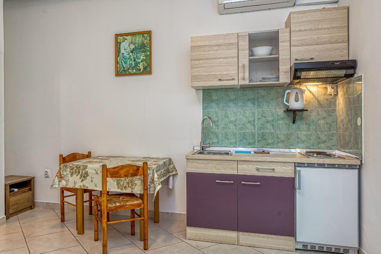 Apartments Bastovanovic Ровин Екстериор снимка