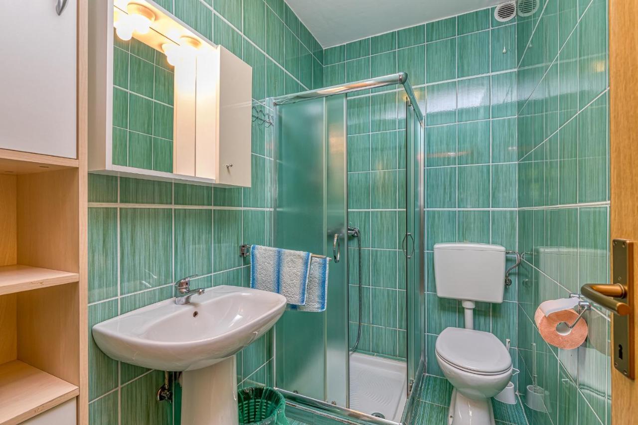 Apartments Bastovanovic Ровин Екстериор снимка