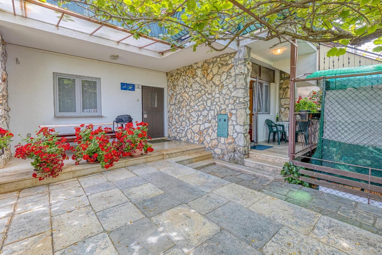 Apartments Bastovanovic Ровин Екстериор снимка