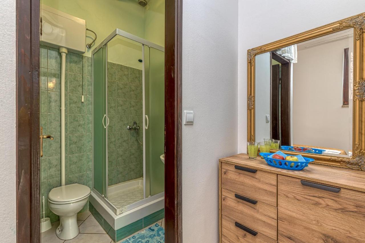 Apartments Bastovanovic Ровин Екстериор снимка