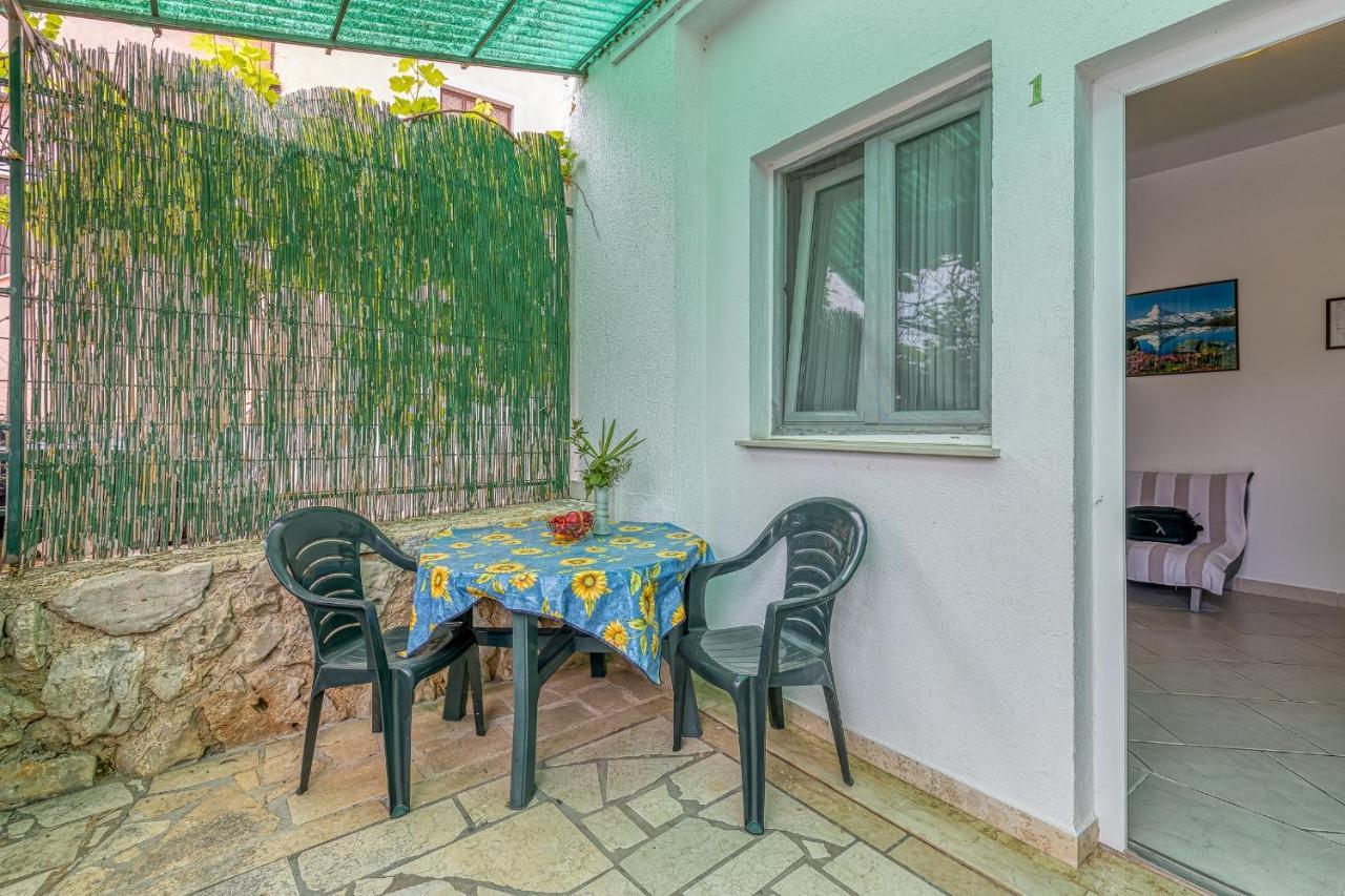 Apartments Bastovanovic Ровин Екстериор снимка